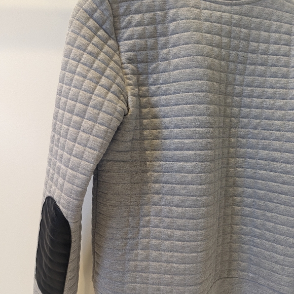 Club Monaco light GREY quilted sweater Sz Small - Picture 3 of 9